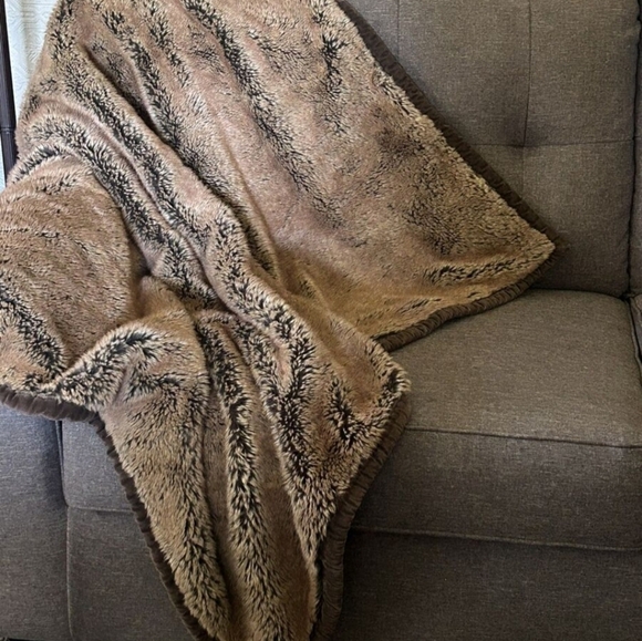 EUC Pottery Barn Throw Blanket Brown/Grey Faux Fur Heavy Weight Sofa Blanket - Picture 11 of 11
